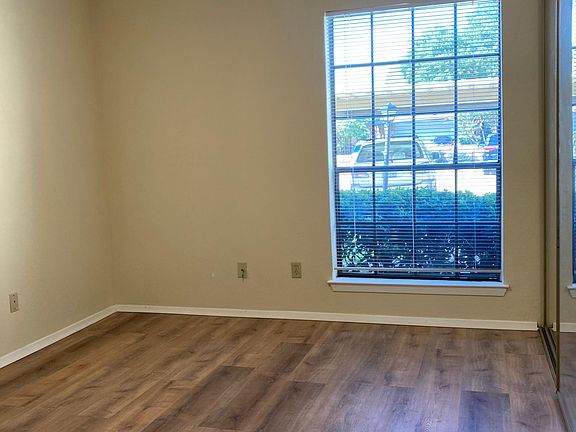 5th image of 3100 Devonshire Dr APT 106