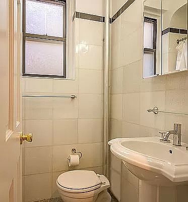 5th image of 90 Thompson St APT F1