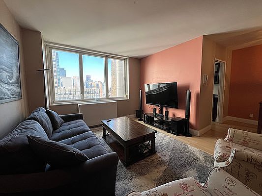 3rd image of 212 E 47th St APT 26B
