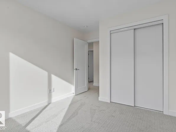 42 Corner Glen Cmn NE, Calgary, AB T3N 2L4