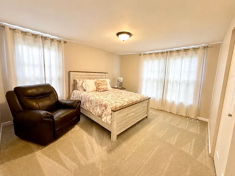 10 Inglesid Ln — Photo 8