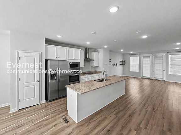 3rd image of 1325 Claytor Ln