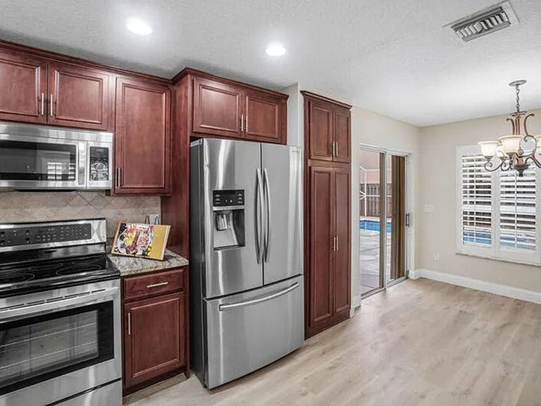 10425 Buena Ventura Dr — Photo 3