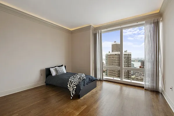 Sold by Nest Seekers International | media 5