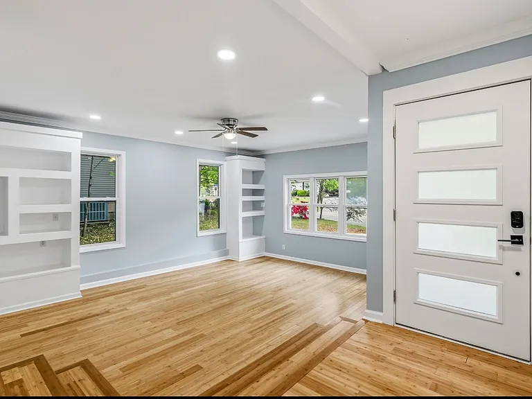 102 Cornwallis Dr — Photo 3