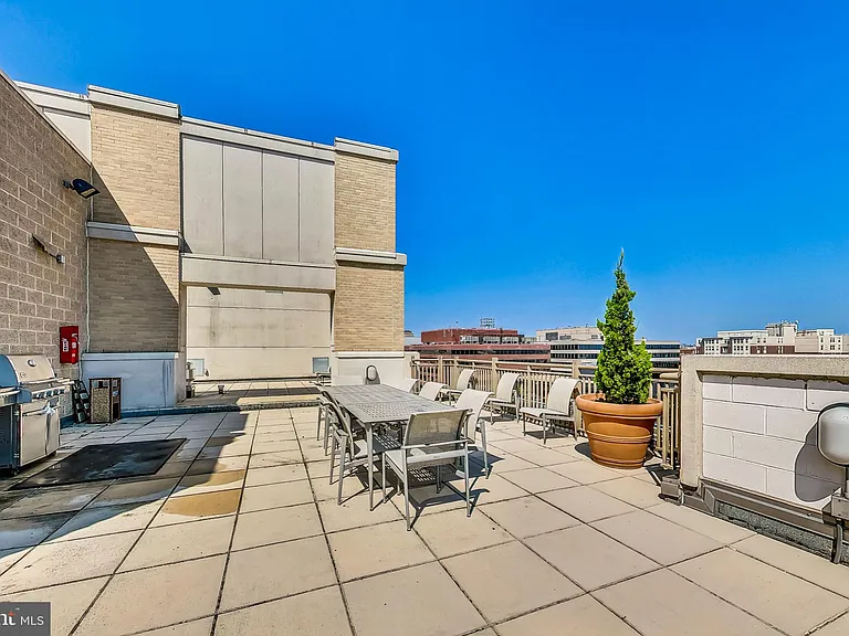 1150 K St NW #1008 — Photo 36