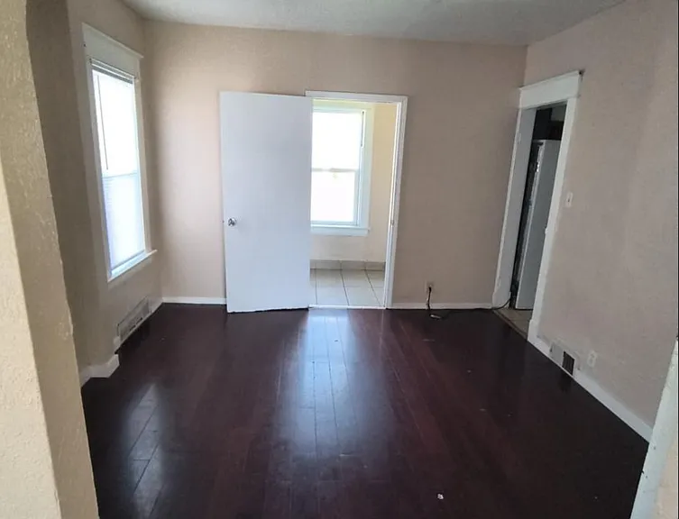 415 Everett St — Photo 4
