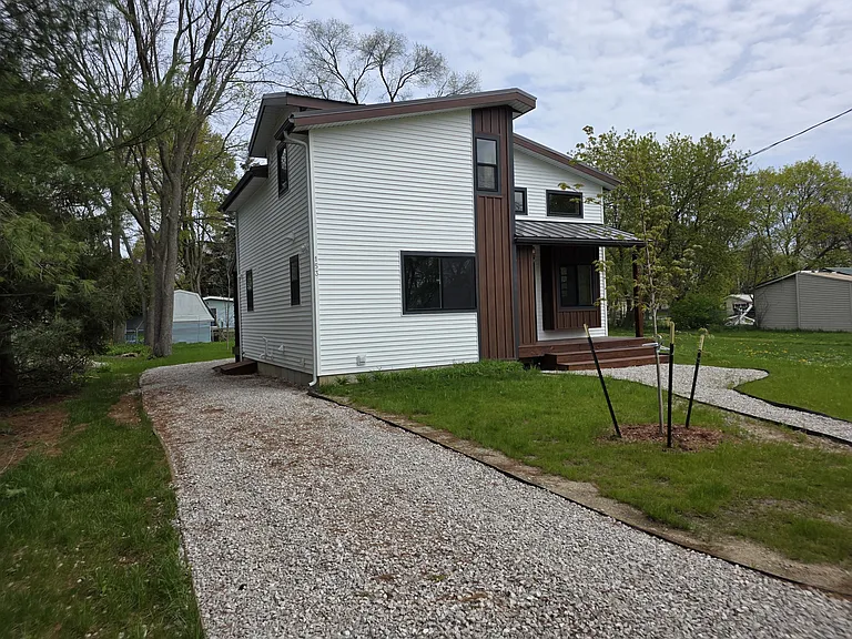 151-153 E Clark St — Photo 16