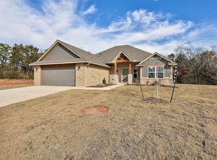 215 Firethorn Way, Noble, OK 73068