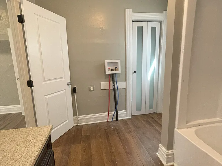 847 Clark St — Photo 7
