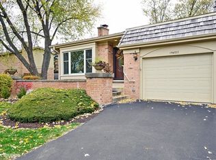 19W022 Avenue Normandy E, Oak Brook, IL 60523
