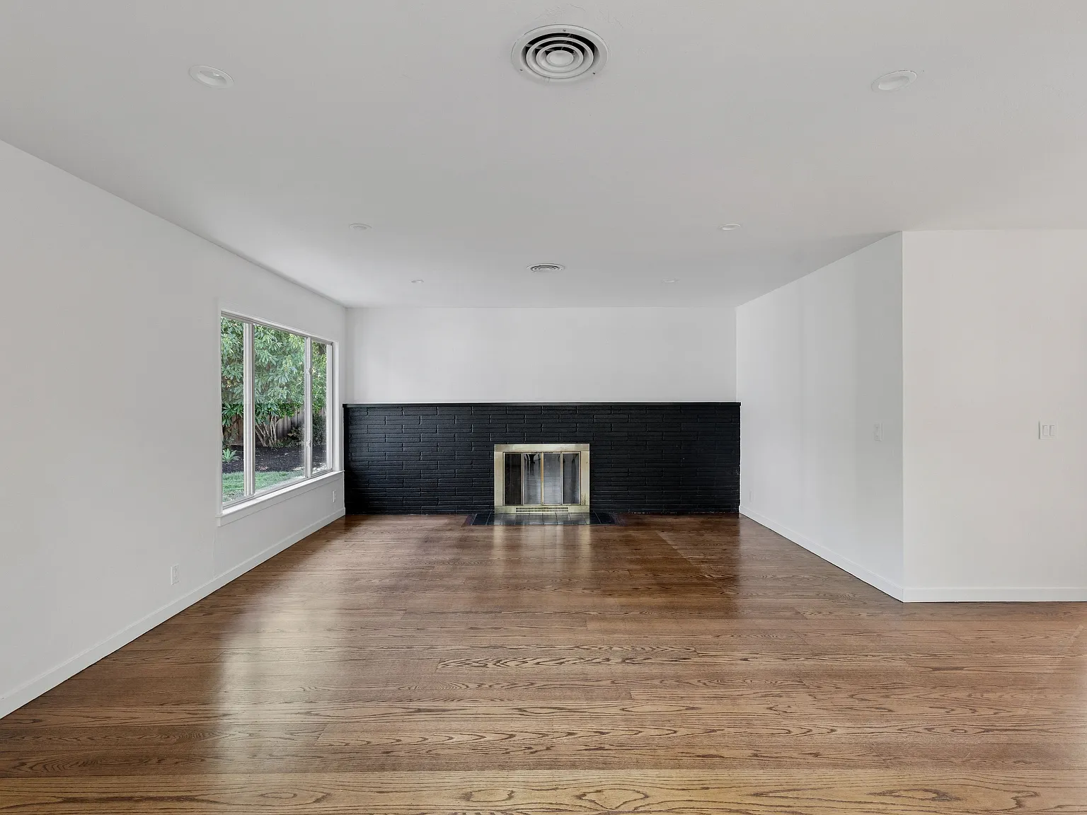 4 bed, 2365 sqft, $11,500 — Photo 3