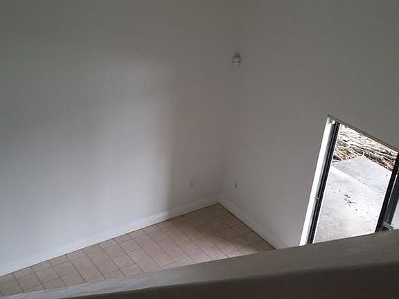 3rd image of 9450 Palm Cir S