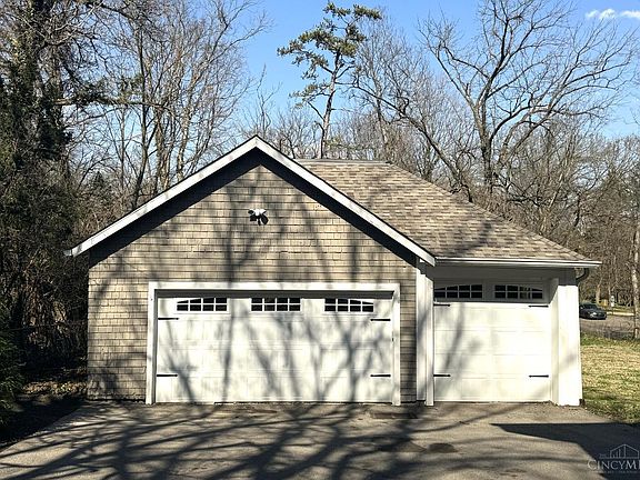 4th image of 2712 Cypress Way