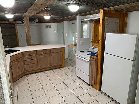 2nd image of 122 1/2 N Sheridan Ave