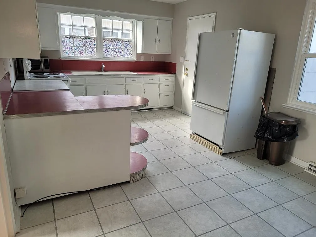 2 bed, 1044 sqft, $1,275 — Photo 2