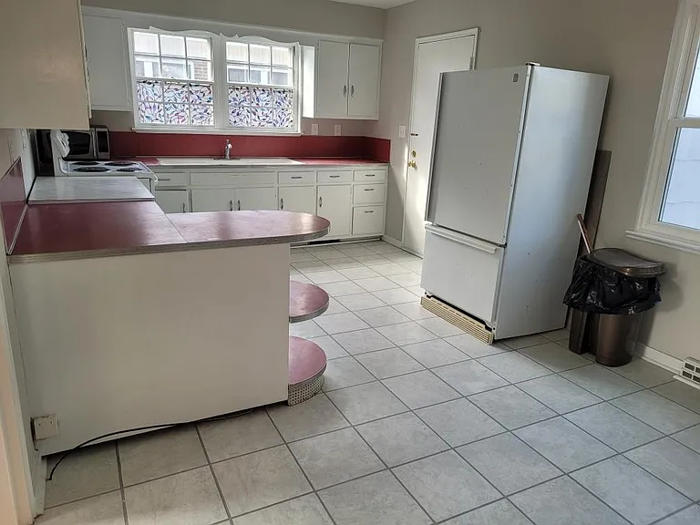 407 Woodrow Ave — Photo 2