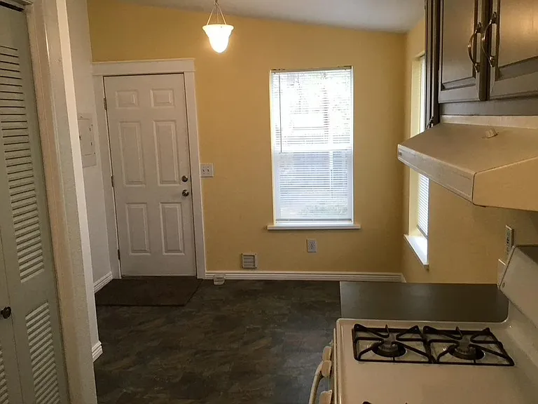 409 S Foote Ave — Photo 7