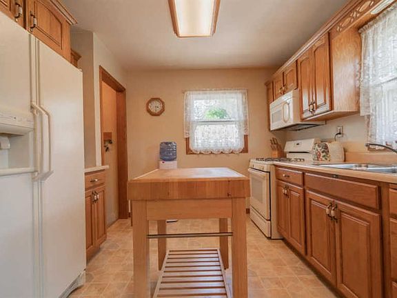 2nd image of 2655 Forest Park Dr