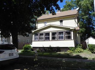 26 Desrosiers St, Springfield, MA 01104