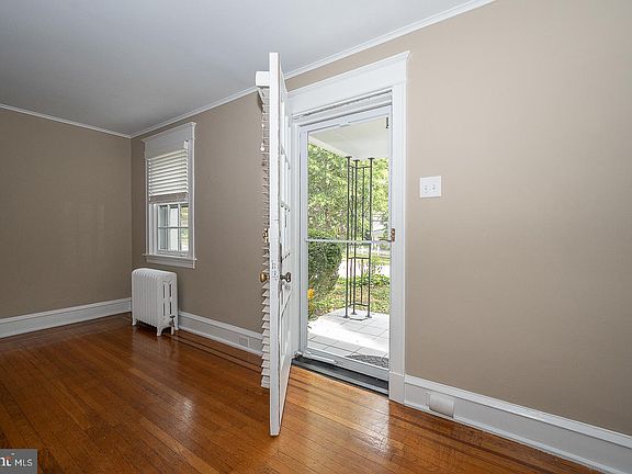 4th image of 228 Montgomery Ave