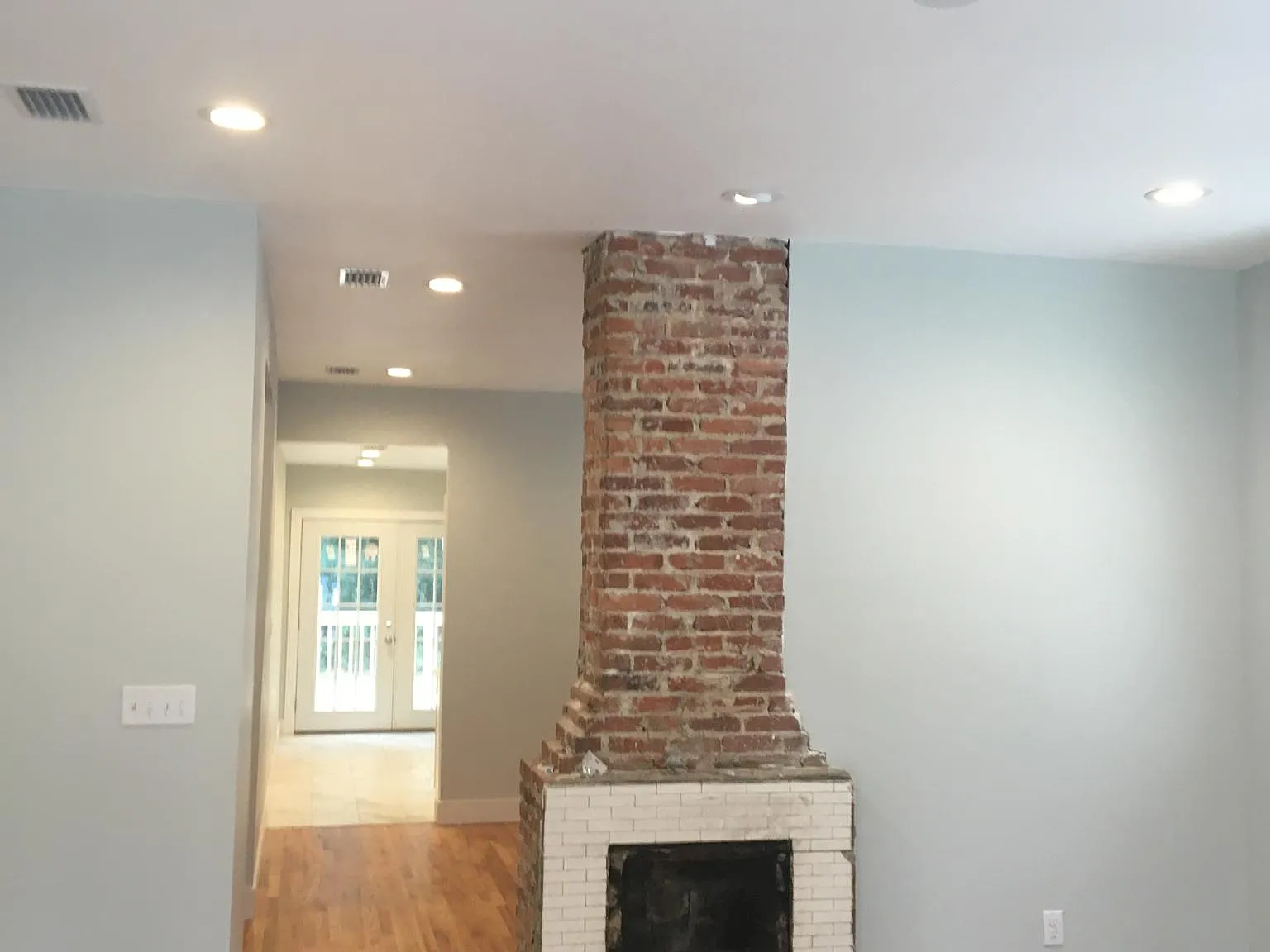 1563 Bruister St — Photo 2