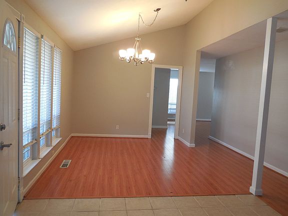 4th image of 1702 Oakview Dr