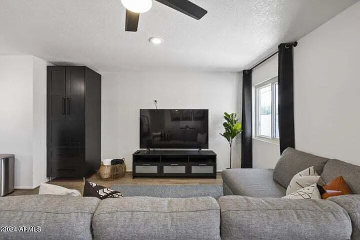 2 bed, 1118 sqft, $2,750 — Photo 3