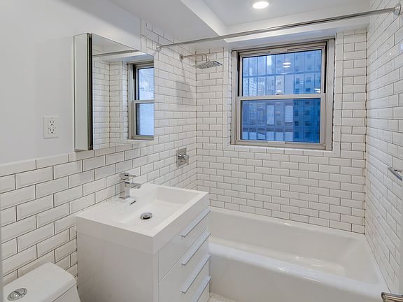 5th image of 300 E 46th St #9C1