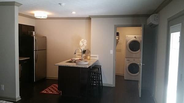 2nd image of 1019 Everett Ave APT 1