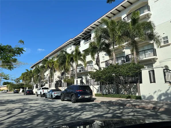 50 Alhambra Cir APT 309, Coral Gables, FL 33134