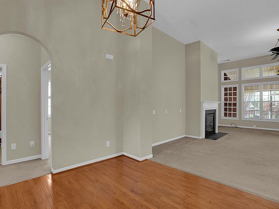 3rd image of 425 Keowee Dr