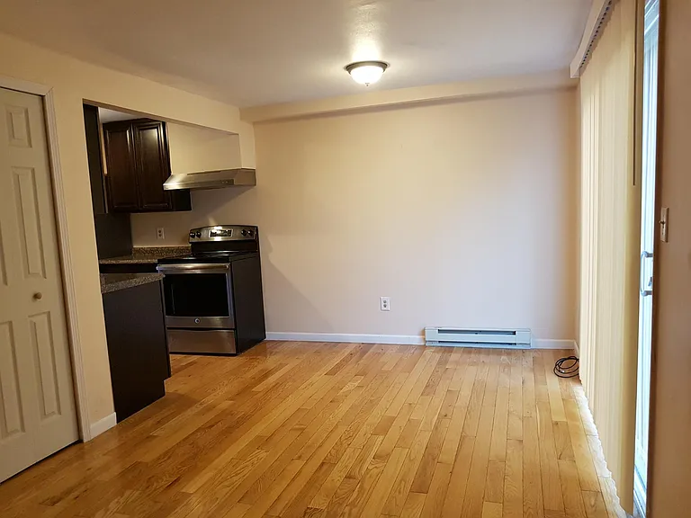 232 Robert Dr — Photo 2