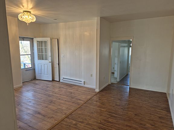 2nd image of 1205 Bank St #1/2