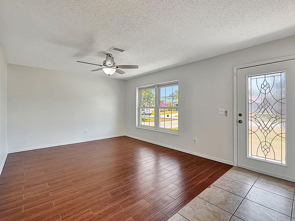 3rd image of 128 NW Doreen Street