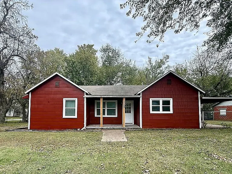 1123 W Spring St — Photo 1