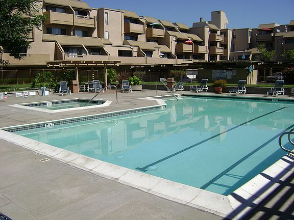2nd image of 5 Embarcadero W