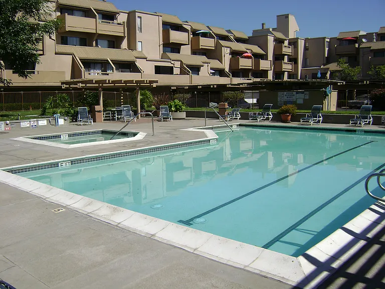 5 Embarcadero W — Photo 2