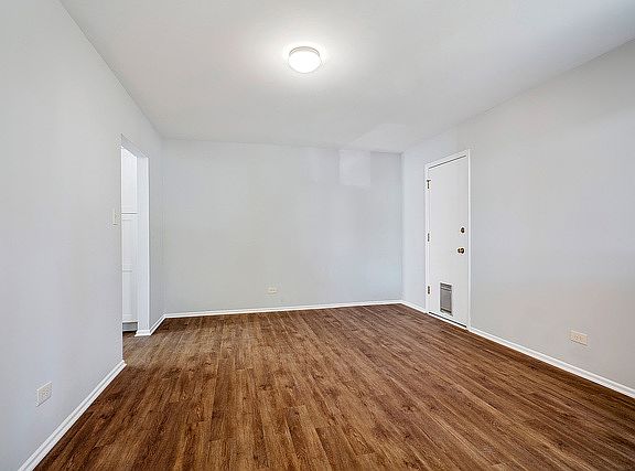 3rd image of 5S039 Fairway Dr