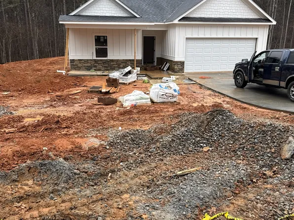 1977 N Hicks Rd, Toccoa, GA 30577