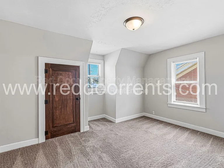 412 N Merrill St — Photo 26