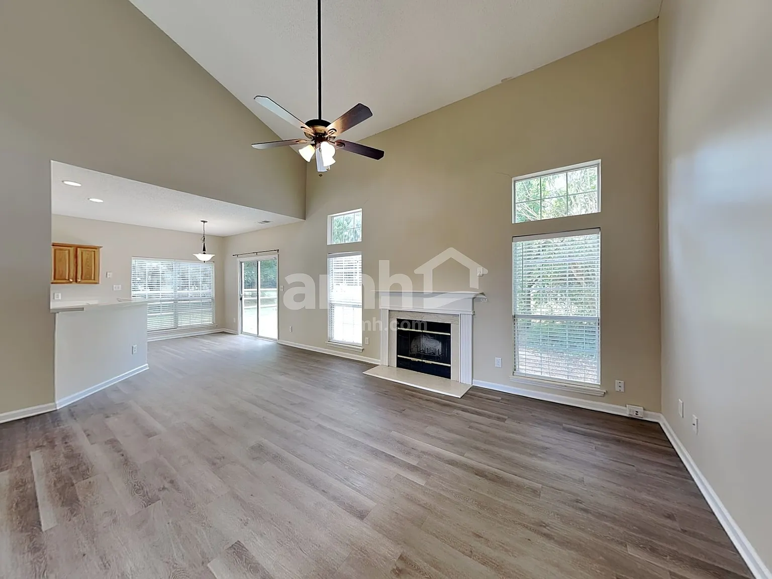4 bed, 2.5 bath, 1950 sqft, $2,260 — Photo 4
