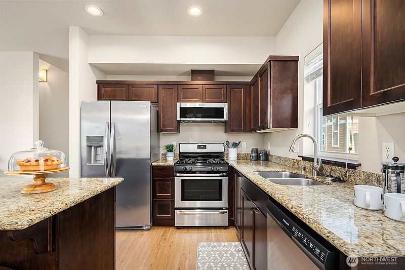 4th image of 7236 212th Street SW #B