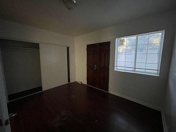 3rd image of 810 E Wedgewood Ave #B