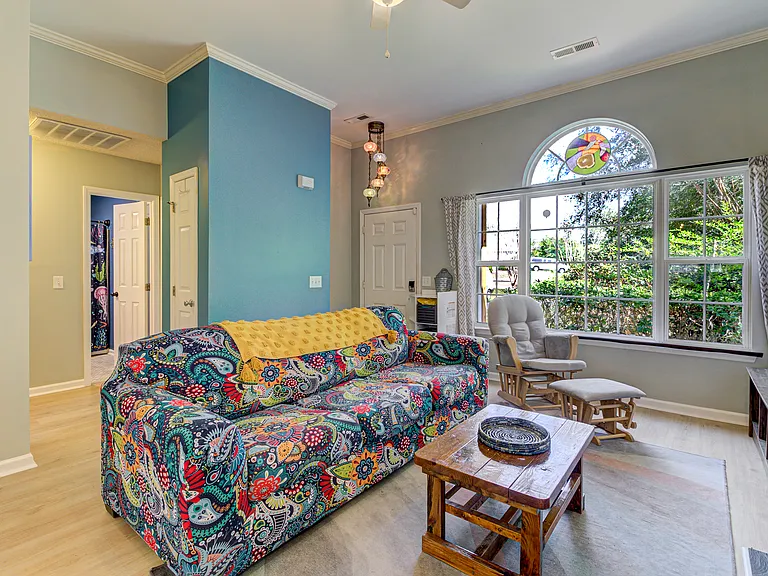 201 Adele Ct — Photo 16