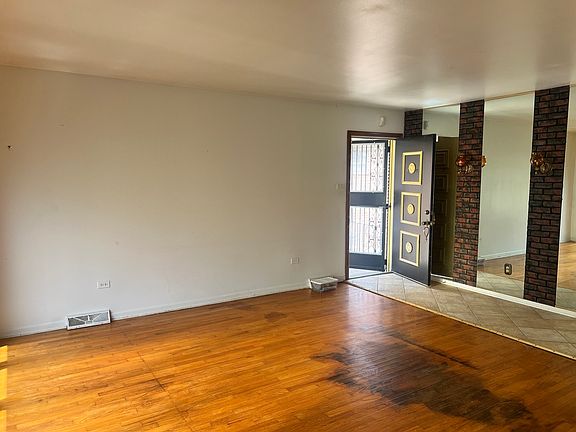 3rd image of 1120 W 107th Pl