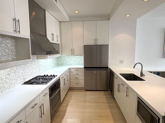 2nd image of 102 Fulton St APT 7W