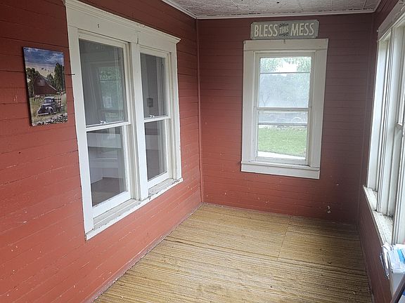 2nd image of 405 5th Ave NW