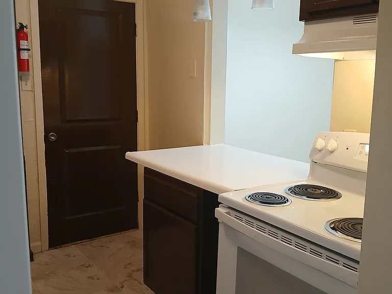2940 Samford Ave — Photo 2