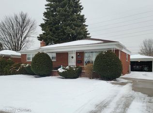 28266 Sutherland Dr, Warren, MI 48088